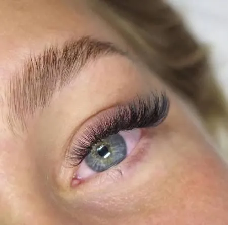 Hybrid lash extensions — textured blend of classic and volume